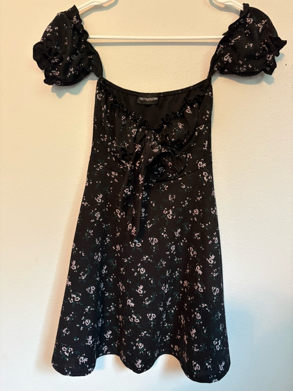 PrettyLittleThing Black Floral Bardot Skater Dress Size 0 EUC